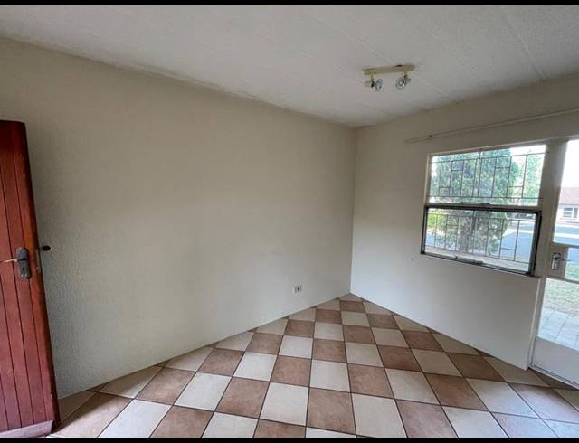 2 BEDROOM PROPERTY TO RENT IN POMONA